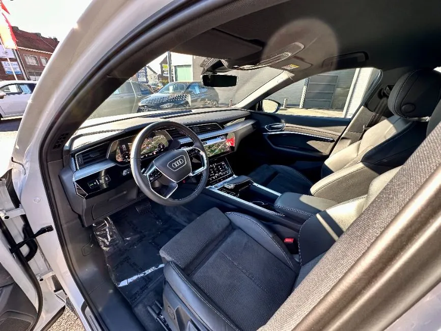 Audi e-tron S-Line Image 2